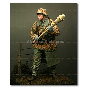 Ваффен СС с панцерфаустом