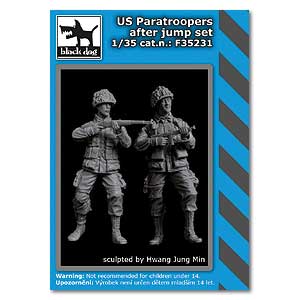 Американские десантники после прыжка