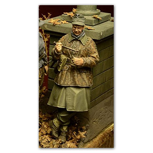 Солдаты Ваффен СС за едой, Арденны, 1944 год