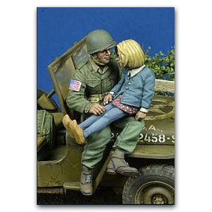 Американский десантник с маленькой девочкой, 1944-45 гг.