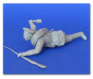 Русский солдат с гранатой РГ-14 времён Первой мировой войны