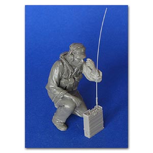 Русский офицер с радиостанцией П-159. Афганистан.