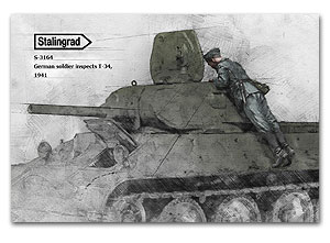 Немецкий солдат осматривает Т-34, 1941 г.