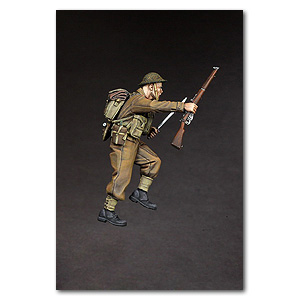 Британский пехотинец на универсальном транспортере.