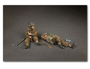 Британские пехотинцы на отдыхе.